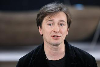 Сергей Безруков показал, как отмечает Масленицу в семейном кругу