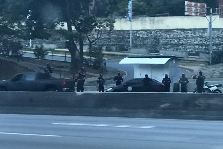 Полиция окружила дом лидера оппозиции Венесуэлы Гуайдо