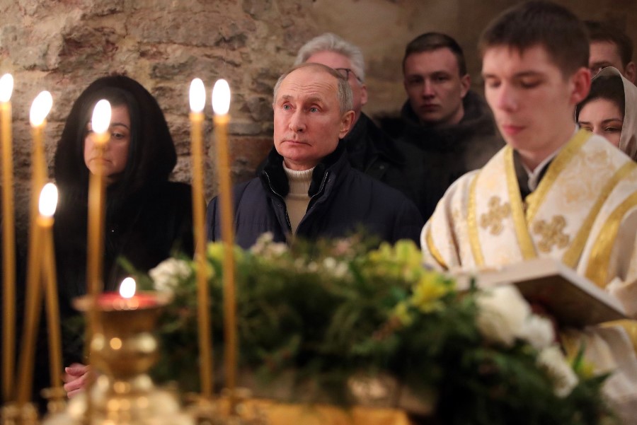 Путин приехал в Новгородскую область, чтобы посетить церковь Николы на Липне в Рождество