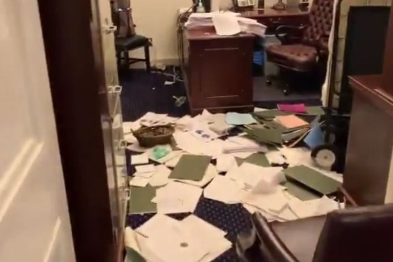 Последствия погрома в здании Конгресса США попали на видео