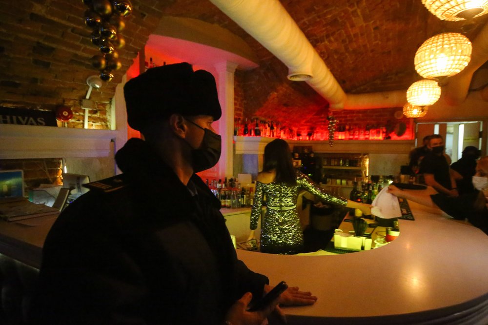 Запрет на публичные мероприятия продлен до конца апреля в Санкт-Петербурге