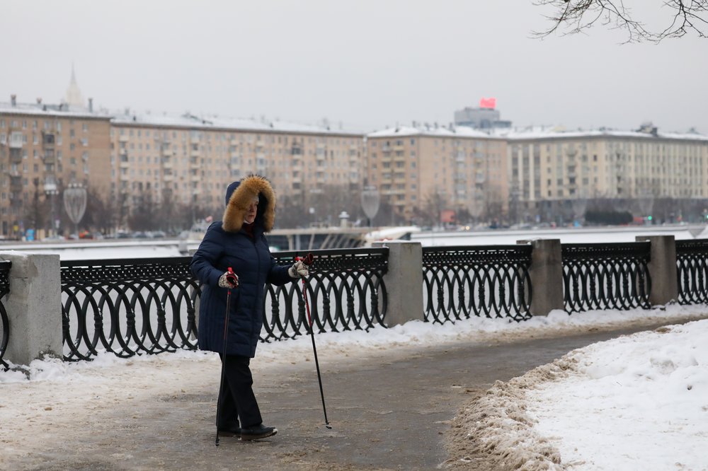 «Мрачная и скучная» погода ждет москвичей в последние выходные зимы