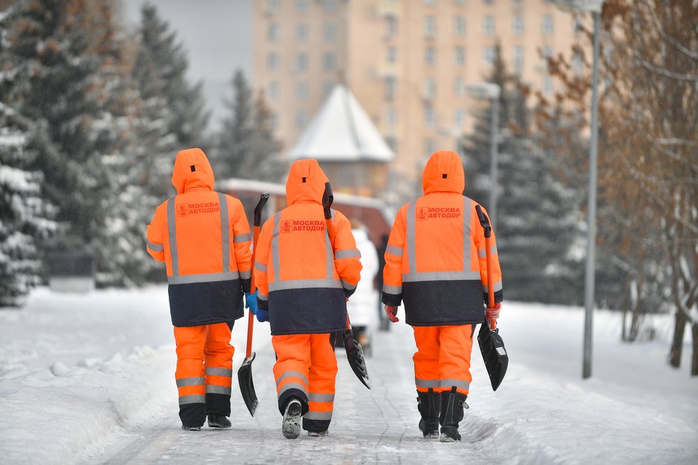 Коммунальные службы столицы перевели в режим повышенной готовности из-за снегопада