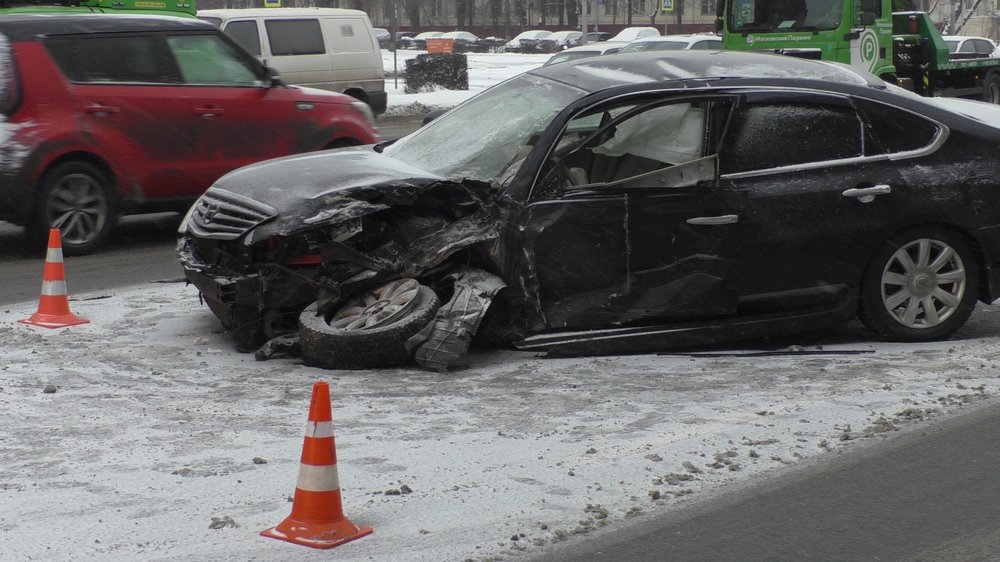 Три автомобиля столкнулись на Волгоградском проспекте в Москве