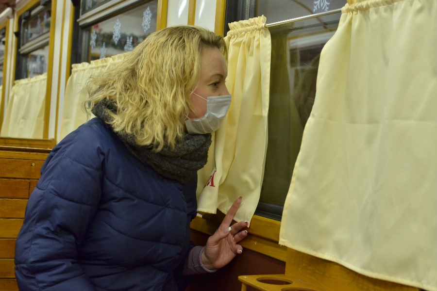 Москвичка Светлана Ряпкина едет на ретропоезде «Яхрома» на горнолыжный курорт в Подмосковье