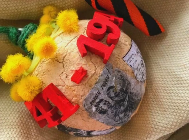 Около двух тысяч новогодних игрушек создали дети для конкурса Музея Победы