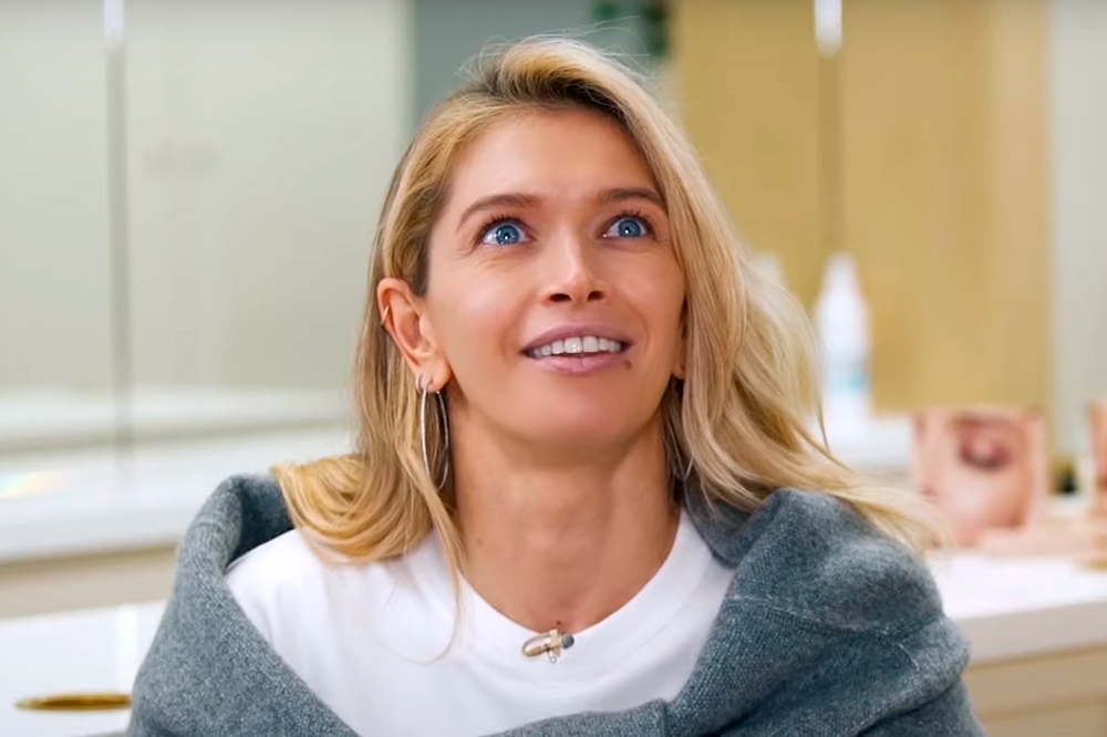 «Расшиваю одежду»: Вера Брежнева пожаловалась на неидеальную фигуру