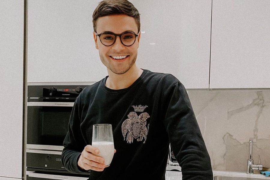 Актер Иван Николаев прокомментировал слухи о романе со Светланой Светличной