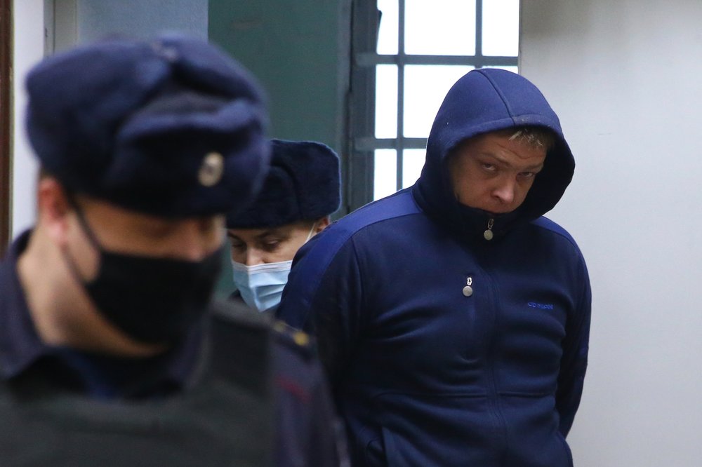 Водитель столкнувшегося с колонной автобусов самосвала частично признал вину