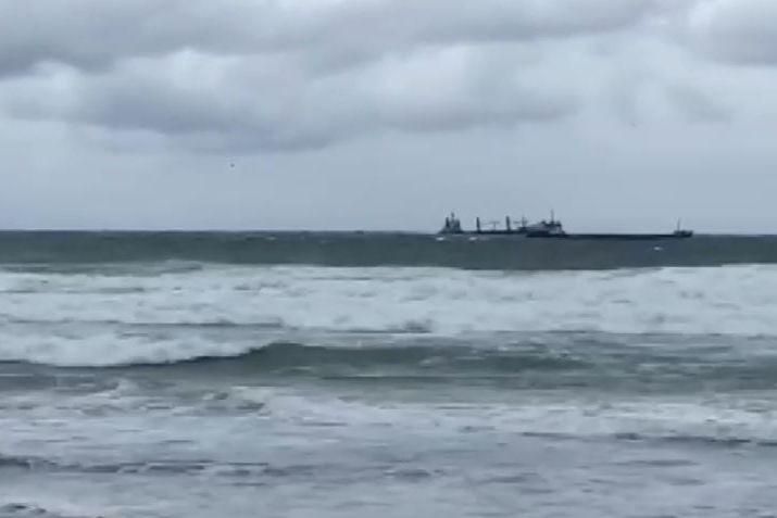 Контейнеровоз в Суэцком канале попробуют снять с мели без разгрузки