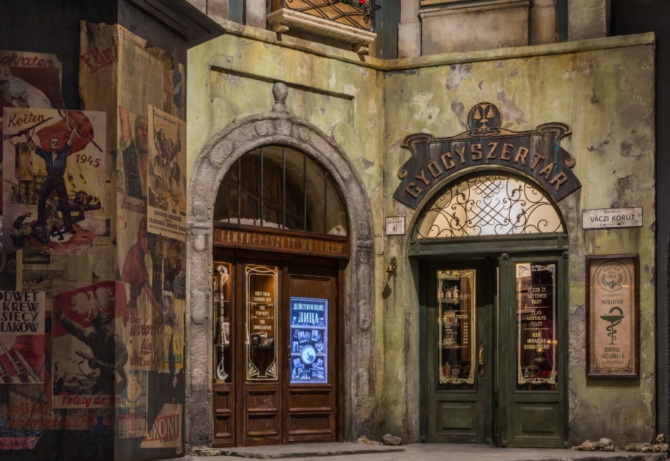 Чтобы стать участником акции, нужно скачать заставки на телевизор, компьютер или планшет и сделать селфи около любимой локации