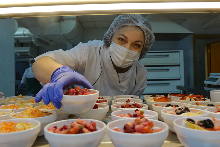 Диетолог Гинзбург рассказал о меню для питания зимой