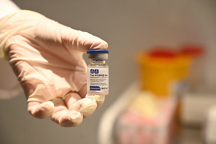 Названы противопоказания к применению вакцины «ЭпиВакКорона»