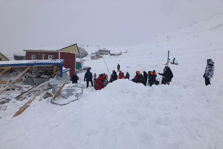 Глава СК РФ поставил на контроль проверку после схода лавины в Домбае