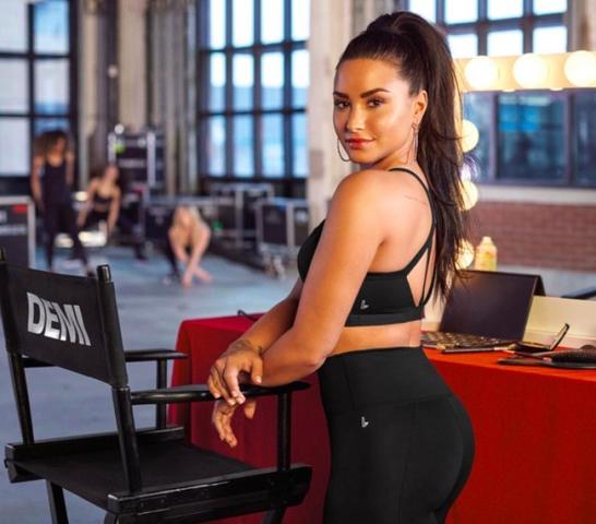 Деми Ловато свой первый альбом выпустила в 16 лет