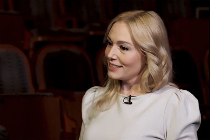 «Дикий вопрос»: эксперт по этикету перечислила темы, о которых нельзя говорить на публике