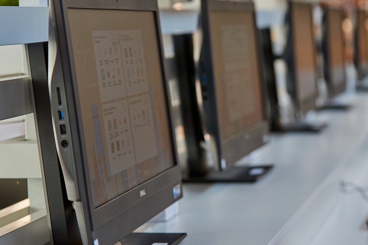 Устройства «Чарли» для глухих людей установили в двух столичных коворкинг-центрах НКО