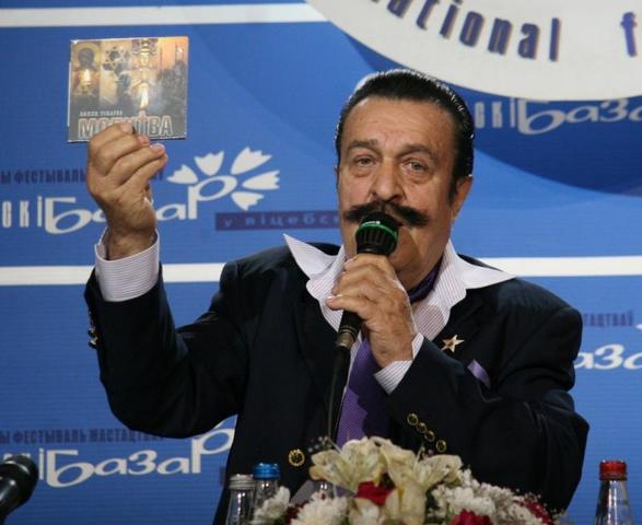 Одним из колоритных участников "Славянского базара" стал певец и композитор Вилли Токарев.