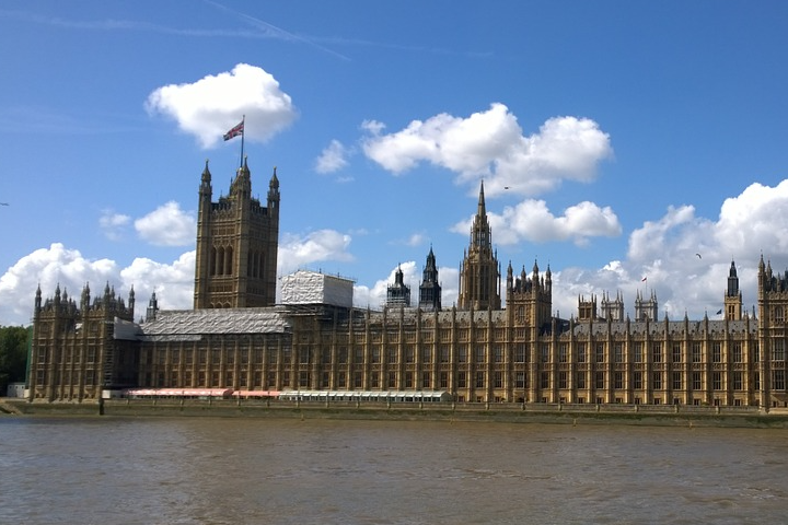 СМИ: Пожар произошел в здании Вестминстерского дворца