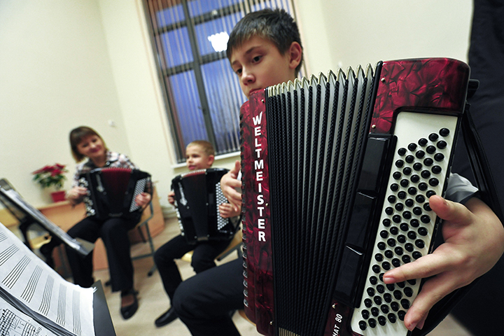 Ученые выяснили, что музыкальное образование развивает мозг ребенка