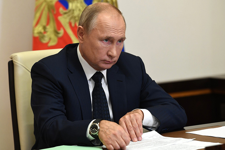 Путин подписал закон об уточнении норм хранения аудиторских документов