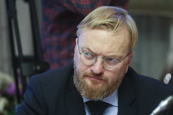 «Можно подумать, что ты воняешь»: Милонов высказался о подарках на 23 Февраля