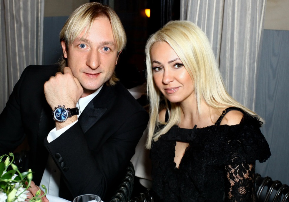 «Шикарные!»: Рудковская в мини-платье вышла в свет с Плющенко