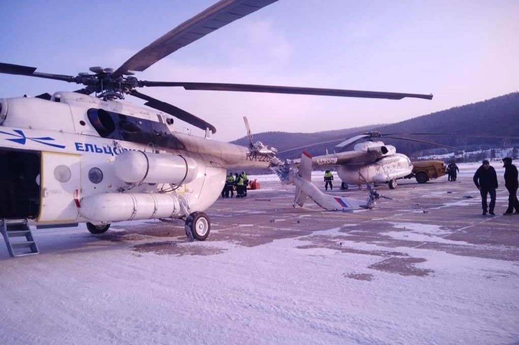 Вертолет Ми-8 после посадки зацепил лопастями здание в поселке под Красноярском