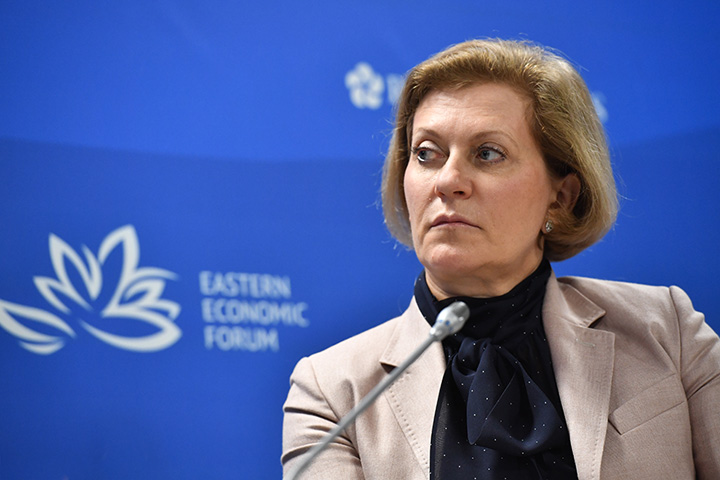 Попова посоветовала не торопиться со снятием ограничений из-за COVID-19 в России