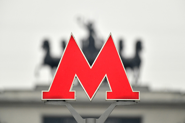 Человек упал на пути на Сокольнической линии метро Москвы