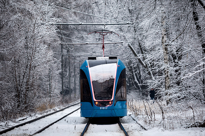 Дополнительный общественный транспорт вывели на улицы Москвы из-за снегопада