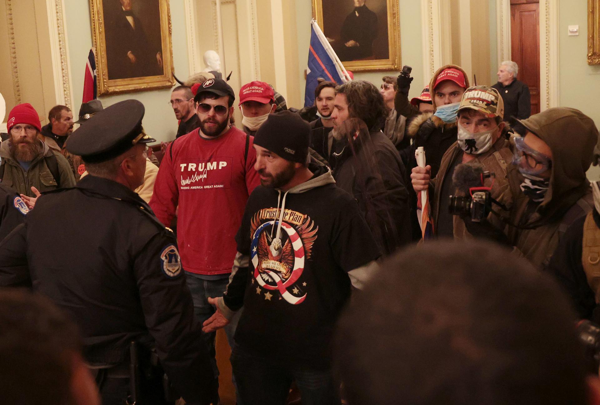 Задержанную у Капитолия русскоговорящую женщину отпустили