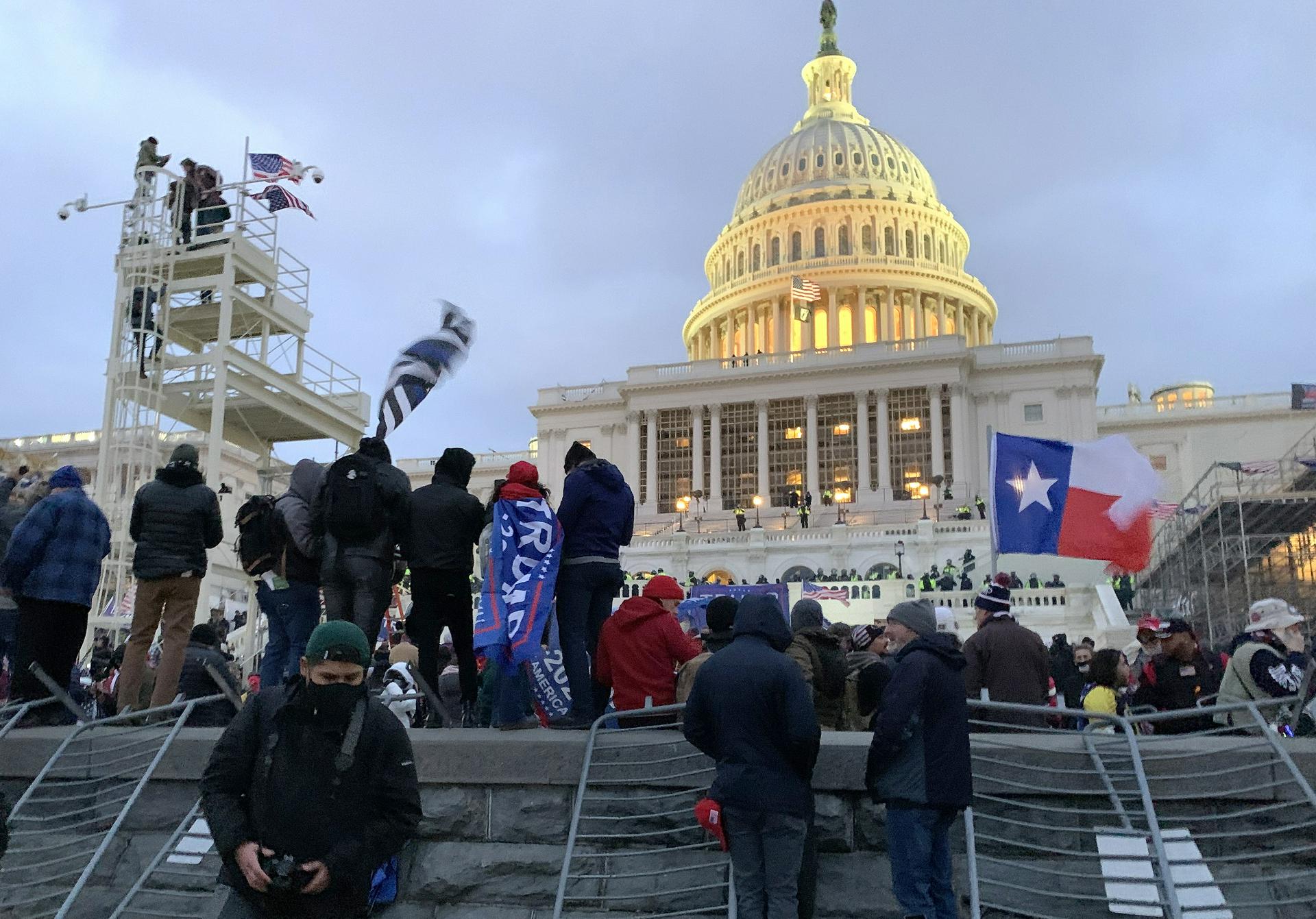 Мэр Вашингтона продлила режим ЧС до инаугурации нового президента