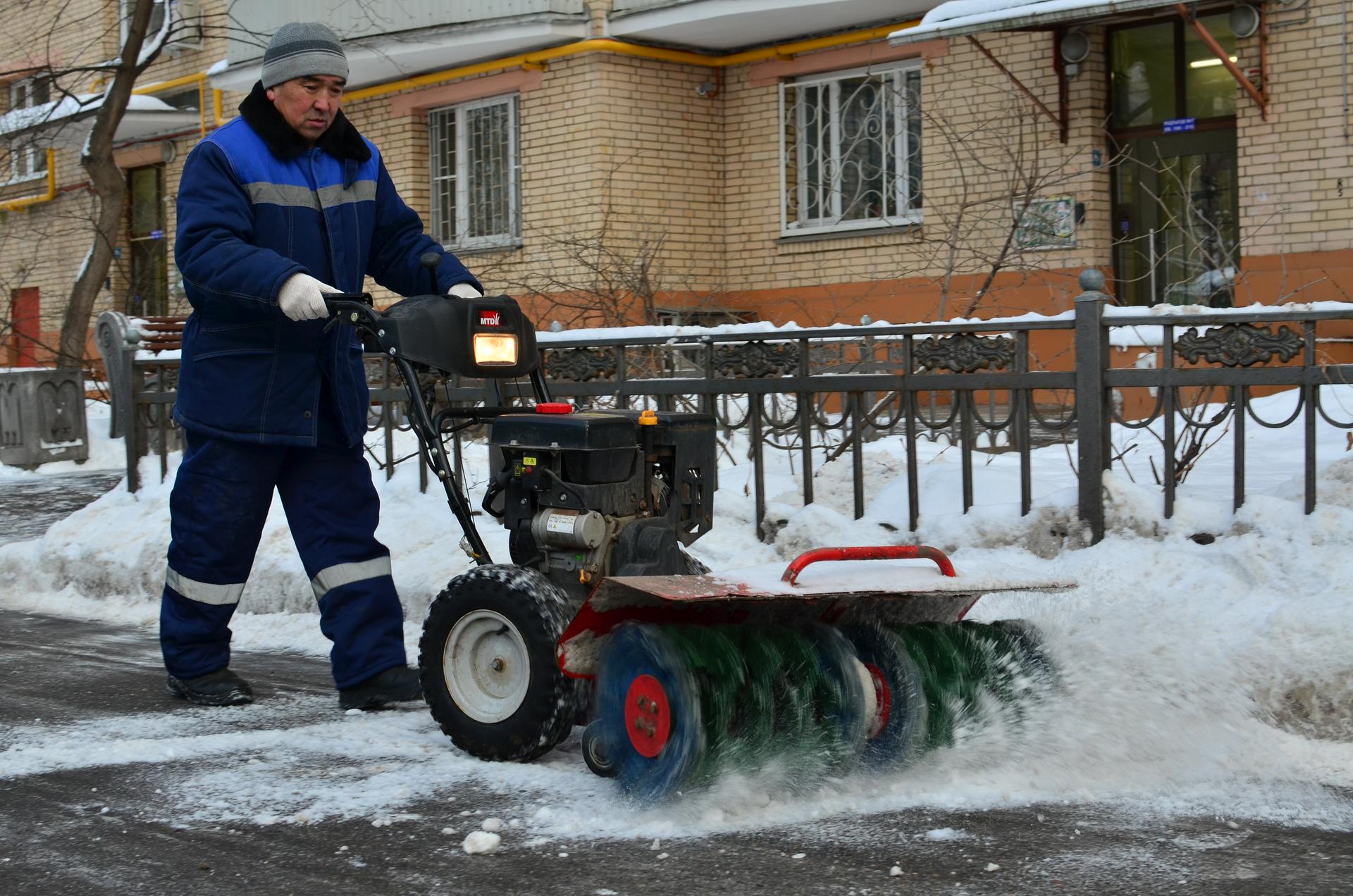 «Эксперимент по сокращению»: откажется ли Москва от труда мигрантов