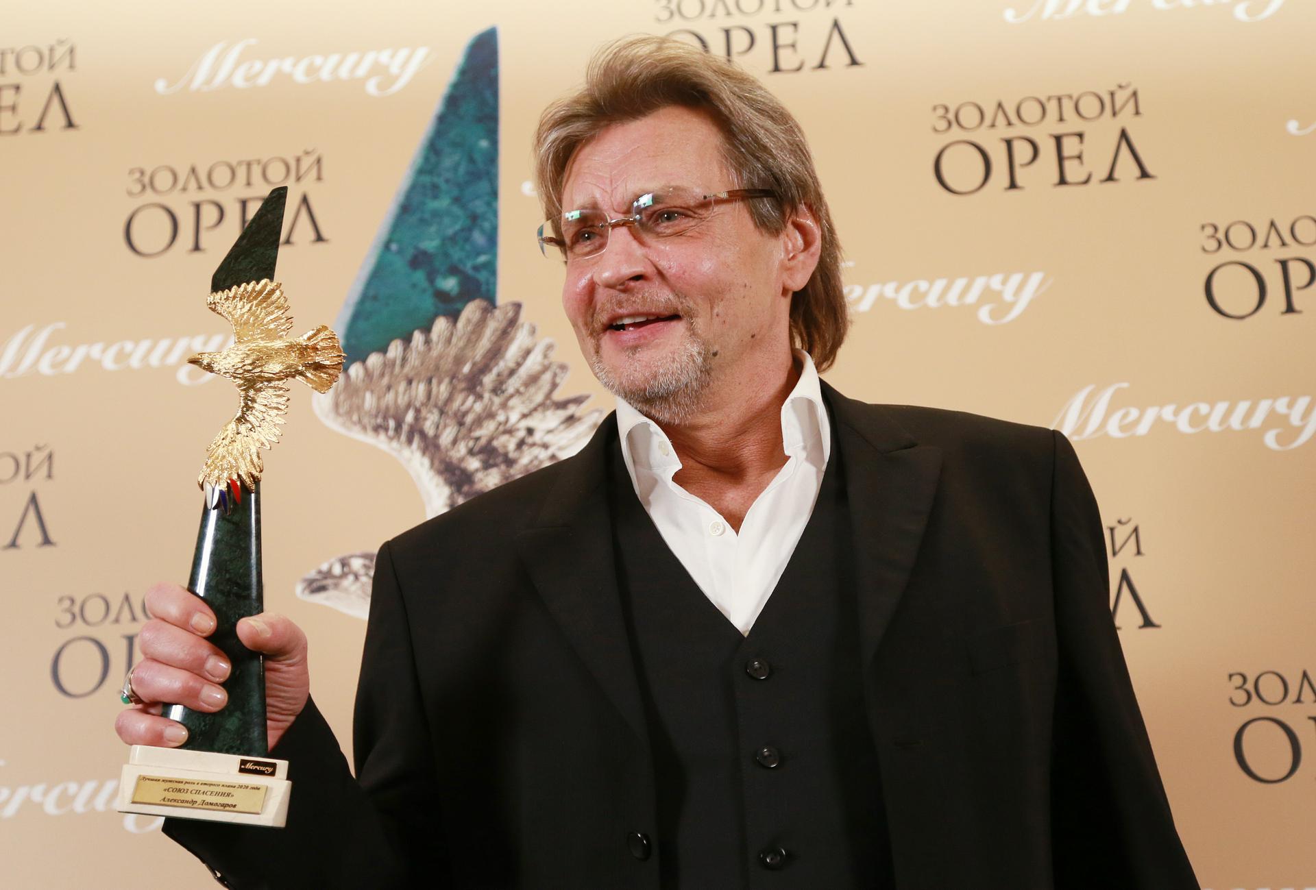 «Какой-то весь разбитый»: Домогаров пожаловался на свое самочувствие после спектакля