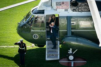 Трамп улетел из Белого дома на вертолете, но обещал вернуться