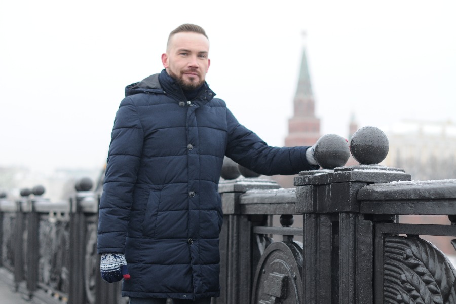 Историк архитектуры, научный сотрудник Музея Москвы Денис Ромодин рассказывает об истории и ходе реконструкции ограждений Большого Каменного моста