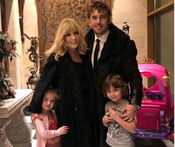 Пользователи Сети, увидев видеоролик, размещенный на странице Галкина в Instagram, как всегда, пришли в восторг от детской непосредственности Лизы и в очередной раз похвалили родителей за то, что они воспитали таких замечательных детей