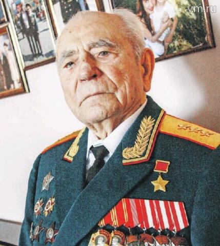 4 мая 12:10 Герой Советского Союза, генерал-полковник и председатель Благотворительного фонда «Звезда» Юрий Зарудин накануне Дня Победы надел парадный мундир