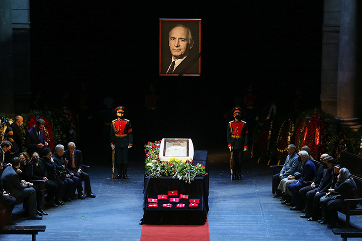 Прощание с народным артистом СССР Василием Лановым завершилось в Вахтанговском театре