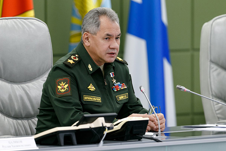 Шойгу сообщил о переброске войск США и НАТО к границам России