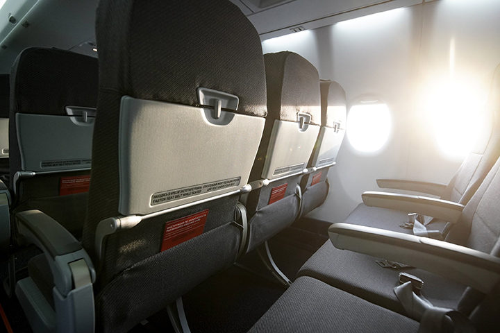 Не знавшая о беременности женщина родила на борту самолета