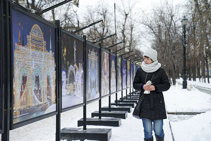 Фотовыставка «Москва новогодняя» открылась на Тверском бульваре