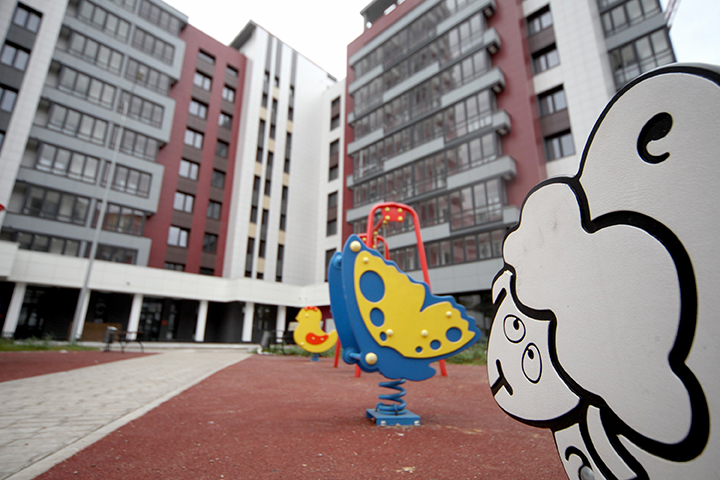 Путин поручил изучить вопрос по увеличению числа квартир для детей-сирот