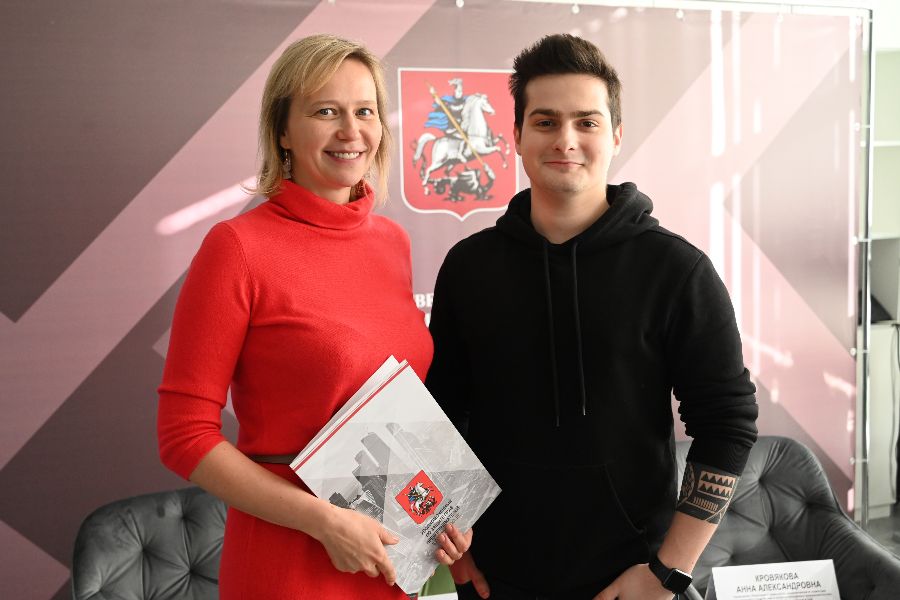 Столичный бизнес-омбудсмен Татьяна Минеева и общественный уполномоченный по защите молодежного предпринимательства Артем Татулов на открытии общественной приемной по защите прав молодых предпринимателей