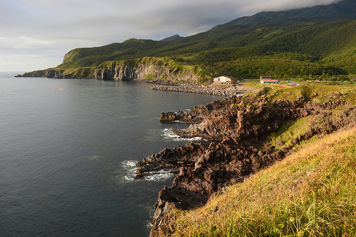 Вулкан Пик Сарычева проснулся на Курильских островах