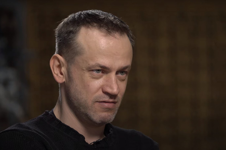 «Дрались кружками»: режиссер Сигарев рассказал, как с Трояновой отбивался от бандитов