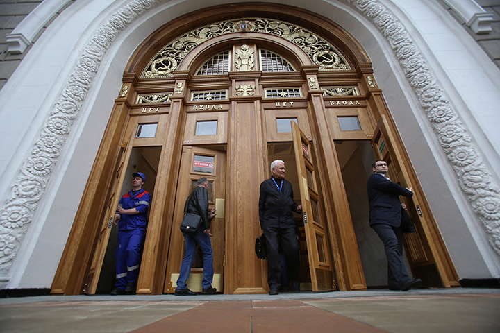 Звуковые маяки для людей с плохим зрением появились на станциях московского метро