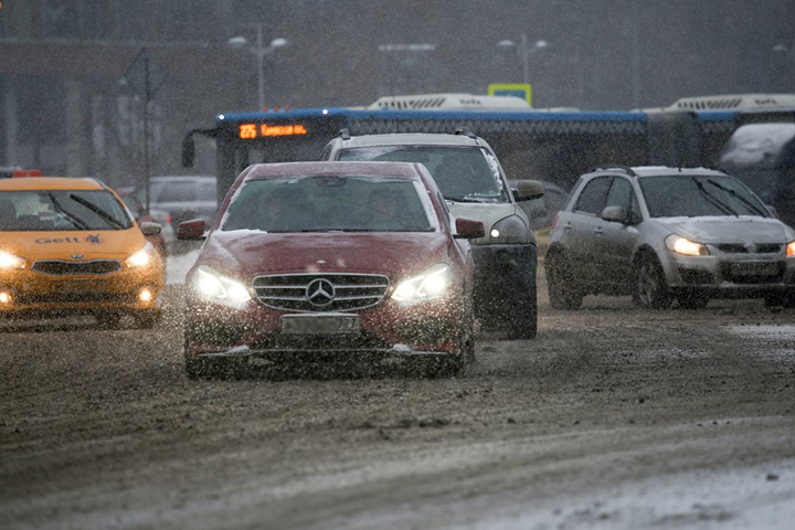 Проезжая часть освобождена на Волгоградском проспекте после возгорания машины