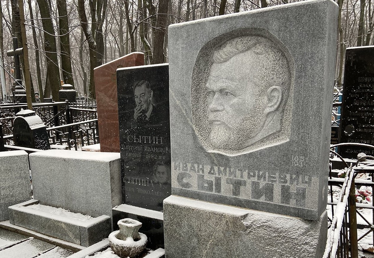 Москвичам рассказали, как в столице реставрируют исторические надгробия